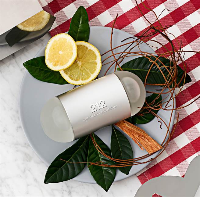 Carolina Herrera 212 女性淡香水。（卢亚集团提供）