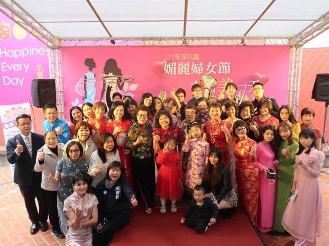 深坑区公所妇女节活动结合「新北市关怀乡福利大车队」，让妇女节更有意义。（深坑区公所提供）