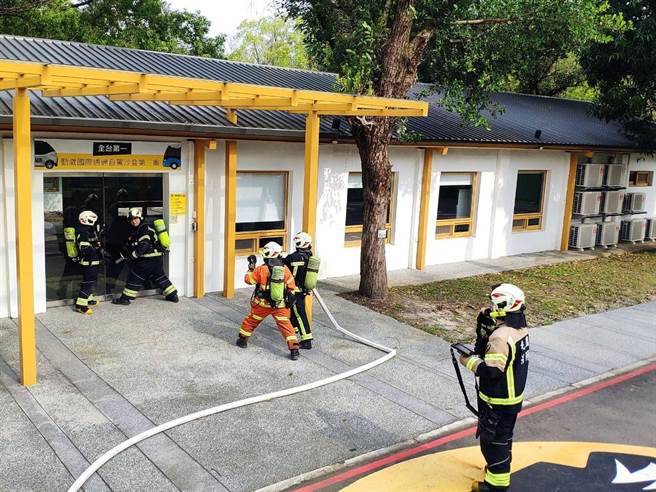 大有分队为维护展区安全，至展区现场进行灾害抢救演练。（大有分队提供／陈梦茹桃园传真）