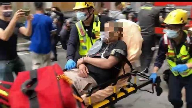 台中市6日下午4時30分中區興中街一棟集合住宅火警。（中部記者爆料網提供／盧金足台中傳真）