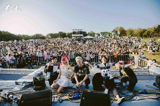 春浪以療癒為主題，首日邀請甜約翰在山林演唱。（春浪提供）