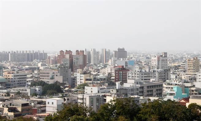 彰化县人口快跌破125万大关，正值推动升格的时机，「留人」政见，成了的竞选主轴。（吴敏菁摄）