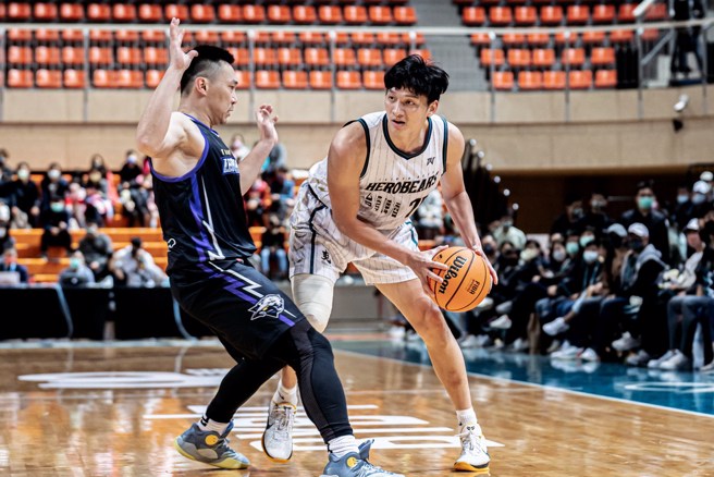 台啤射手李啟瑋今天單場飆進8顆三分球。(台啤英熊提供)