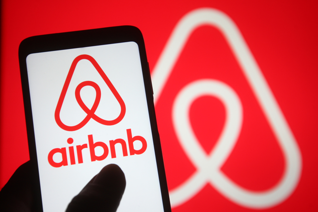 全球网友近日发挥创意发起乌克兰Airbnb「只订不住」活动。(示意图／shutterstock)