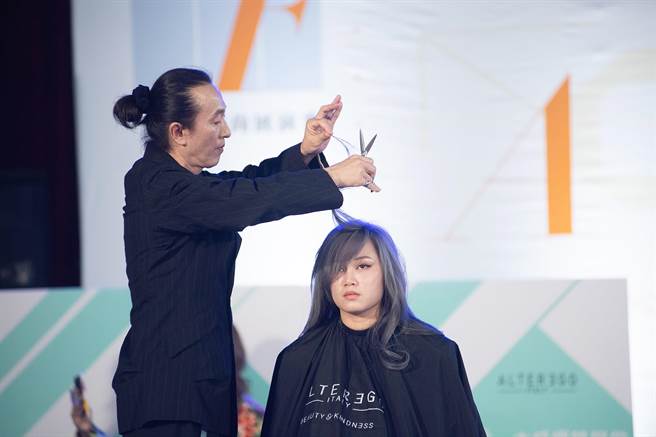 嘉义市女子美容商业同业公会今举办「2022璀灿嘉艺．玩美起飞─市长杯全国时尚创意竞赛展演秀」，演出十分精彩。（嘉义市政府提供∕吕妍庭嘉义传真）