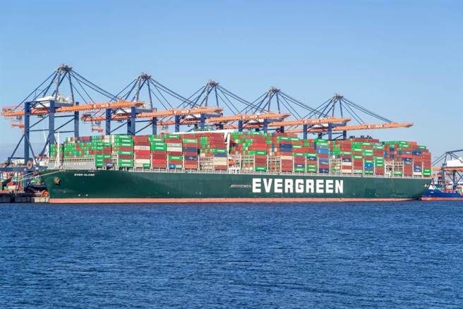 貨櫃三雄當沖熱絡，帶動上市航運類股成交比重衝高至4成。（示意圖/達志影像/shutterstock）