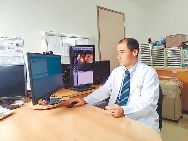 林口长庚骨科部主治医师邱致皓是运动医学团队成员之一，他形容自己与选手的互动就像当朋友，治疗的过程就是一起完成一件事，共同目标是解决问题，当选手在恢復后崭露光芒，功成也不必在他。（邱致皓提供／林周义台北传真）