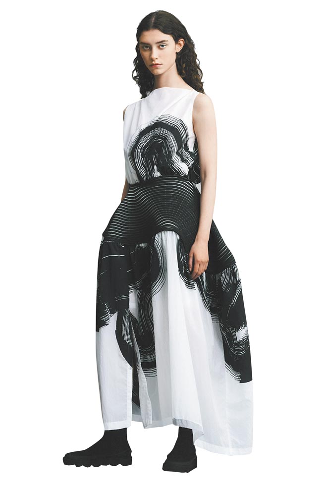 三宅一生將植物萌芽的活力野性融入服裝當中。（Issey Miyake提供）