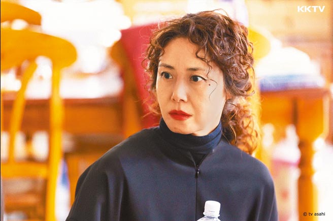 松嶋菜菜子扮怪阿姨跌破眾人眼鏡。（KKTV提供）