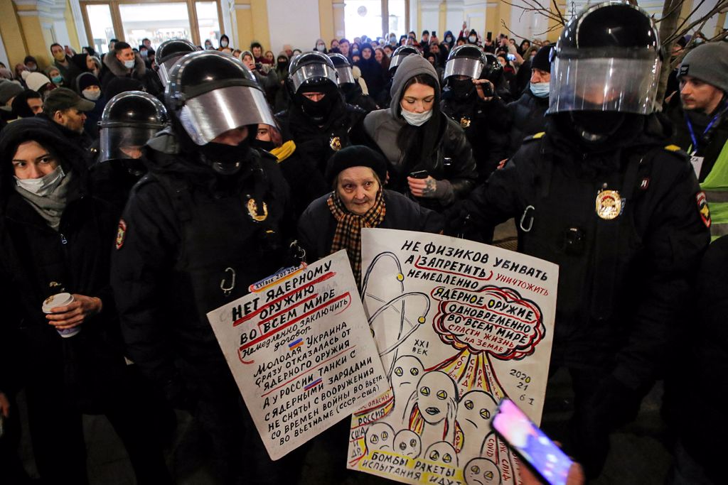 俄国各地城市今天有超过4600人因反战示威遭到逮捕。图／路透社(photo:ChinaTimes)