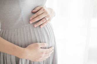 懷孕3個月被逼墮胎她痛罵「媽寶」 男友冷回：我是獨子