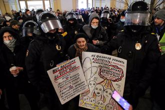 俄反戰示威逾4600人遭逮 80歲人權鬥士也不放過