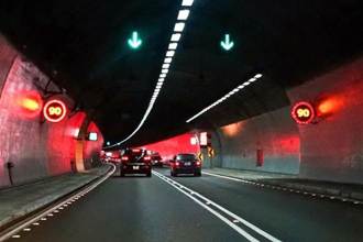 國5雪隧遇前車「鬼遮眼」！用路人嘆：每個隧道都有的靈異事件