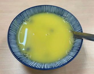 他PO整碗「黃色甜湯」 老饕一看淚喊：超好吃！是童年啊