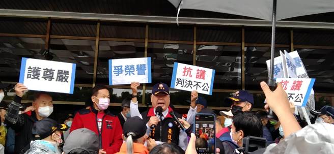 少将贪2880元判囚4年半 民眾赴法务部抗议（陈志贤摄）