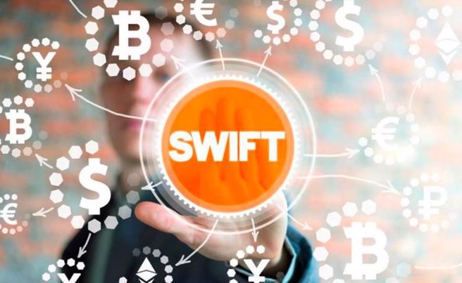 西方对俄罗斯实施制裁，范围从经济到运动、艺术、航空交通等，中国社会科学院欧洲研究所研究员赵俊杰：有更深层目的。（图：Shutterstock）