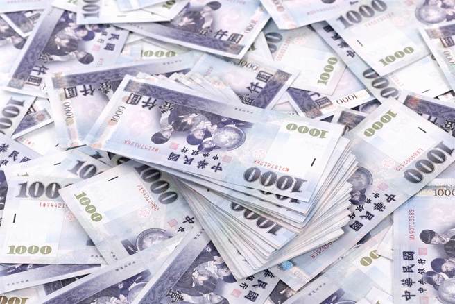 新台币开盘贬4.5分。（示意图／shutterstock）