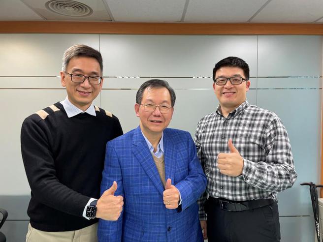（图左起心诚镁董事长郑杰升、台耀董事长程正禹、台新药执行长许力克。图／业者提供）