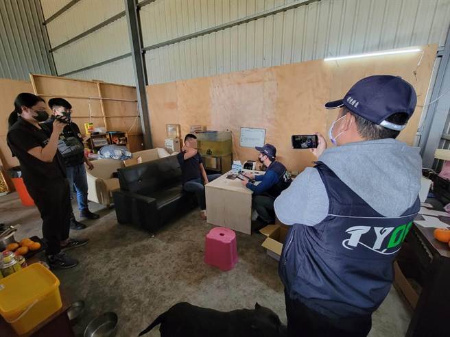 桃环局与北刑大联手，直捣毒窟查获逾400支笑气，最高罚30万。(环保局提供／蔡依珍桃园传真)