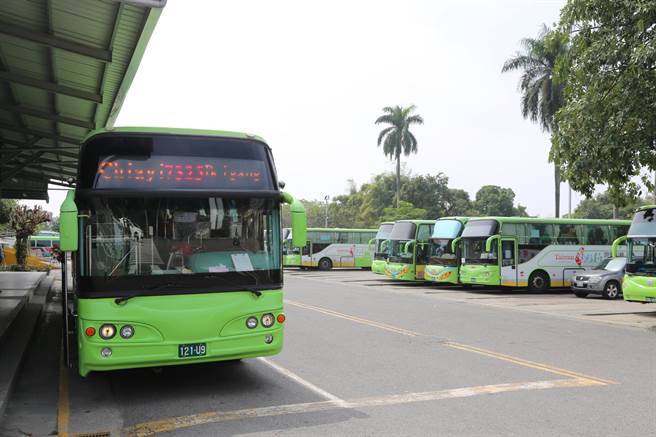 3月8日当天，只要是女性，搭县公车处所有路线公车一律免费。（嘉义县政府提供∕吕妍庭嘉义传真）