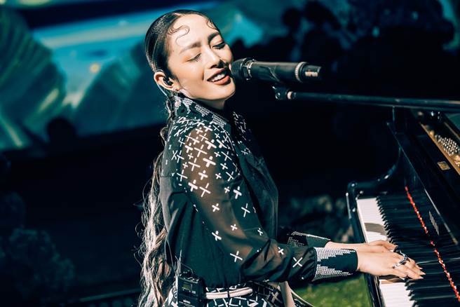 舞思愛日前在新店圓頂劇場舉辦音樂會。（愛玩音樂提供）