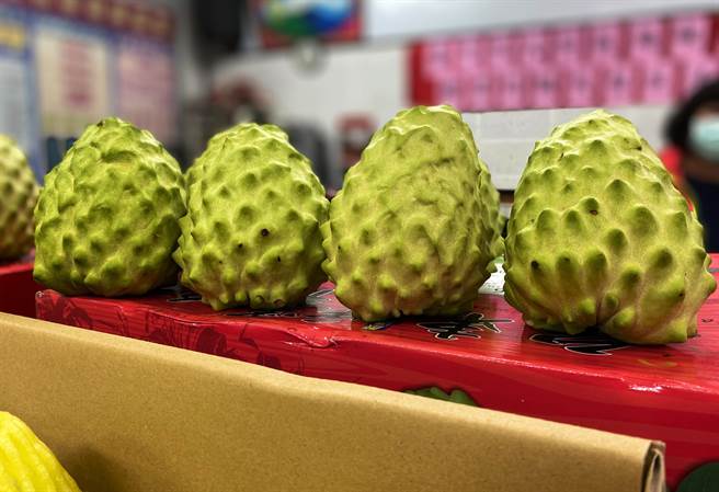 大安区农会总干事蔡建宗说，凤梨释迦除分享美食外，更力挺台湾农业、支持农民并稳定市场（。大安区农会提供）