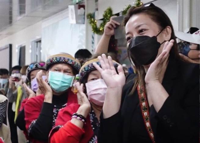 「ima」文化健康站7日啟動服務，高雄市原民會主委阿布斯與大家同樂。（高雄市原民會提供／林瑞益高雄傳真）