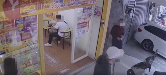 61岁谢男近期连续在三峡、莺歌区犯下窃盗案，他从防火巷攀爬至民宅，被屋主发现后又紧急从5楼阳台一跃而下，行径宛如蜘蛛人。（蔡雯如翻摄）