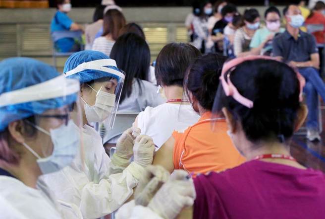 圖為疫苗施打圖。（圖／示意圖，報系資料照）