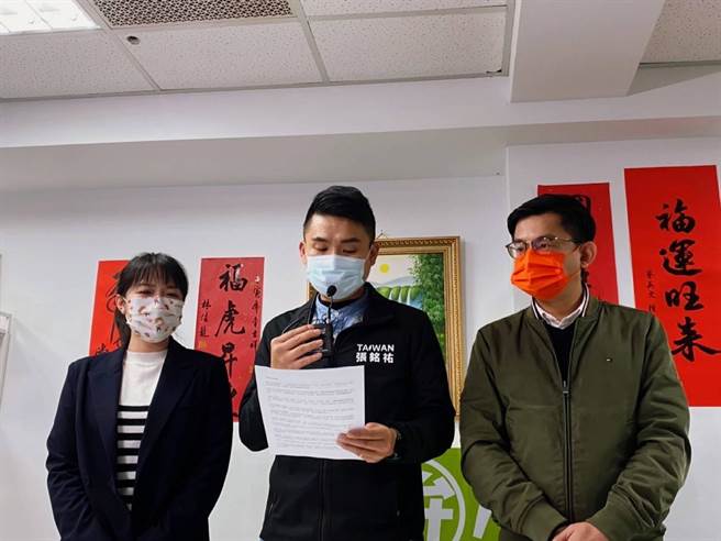 新北市议员拟参选人张铭佑今（7）日向支持者致歉，宣布退出党内初选。（张铭佑提供）