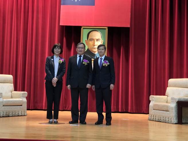 財政部長蘇建榮參加關務署新卸任署長交接典禮(圖／吳靜君攝)