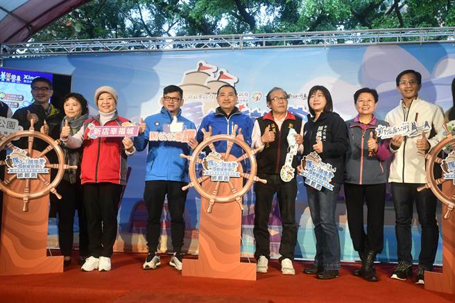 新北市长侯友宜今（7日）参加新店区参加马公公园「小小航海家游戏场」启用仪式。（叶书宏摄）
