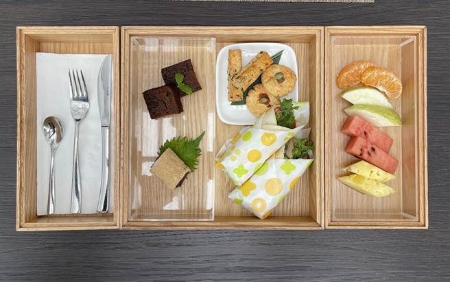 客房泡汤轻食专案，90分钟体验价3000元起， 内含蕴式木盒点心组。（蕴泉庄提供） 