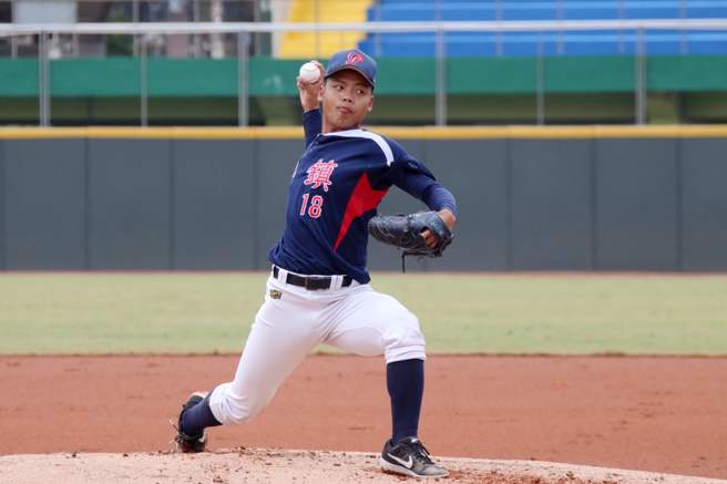 平镇高中伍佑城。（学生棒联提供）