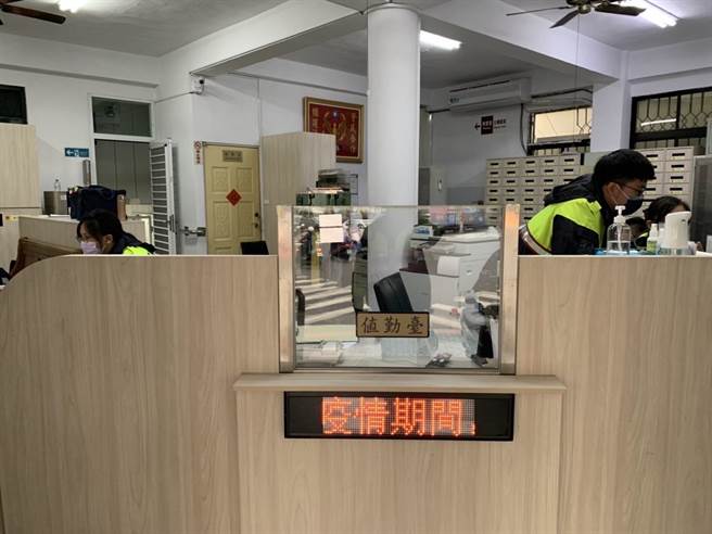 民權派出所內部整建後，值班台更新。（讀者提供／程炳璋台南傳真）