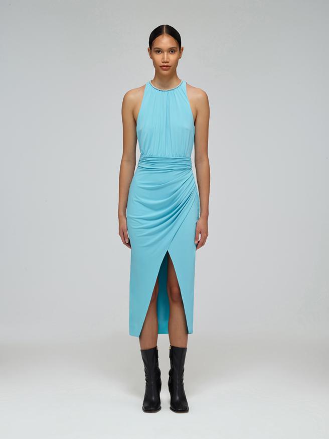 微風廣場、微風信義Self-Portrait藍色削肩鑽飾開衩洋裝，推薦價1萬3800元。（微風提供）