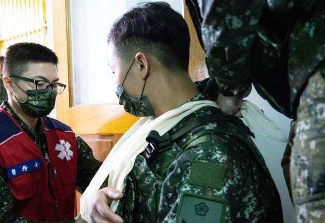 新制教召第3天，战伤急救训练，熟稔急救作为。军闻社提供。