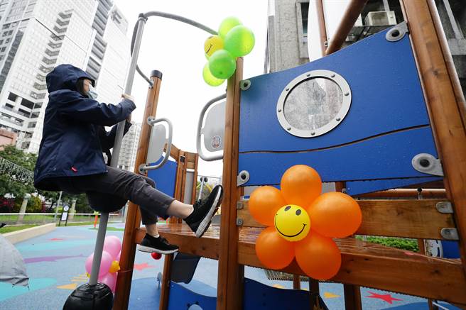 位于新店区北新路的马公小小航海家游戏场7日开幕，吸引不少小朋友到游戏区玩耍。（季志翔摄）