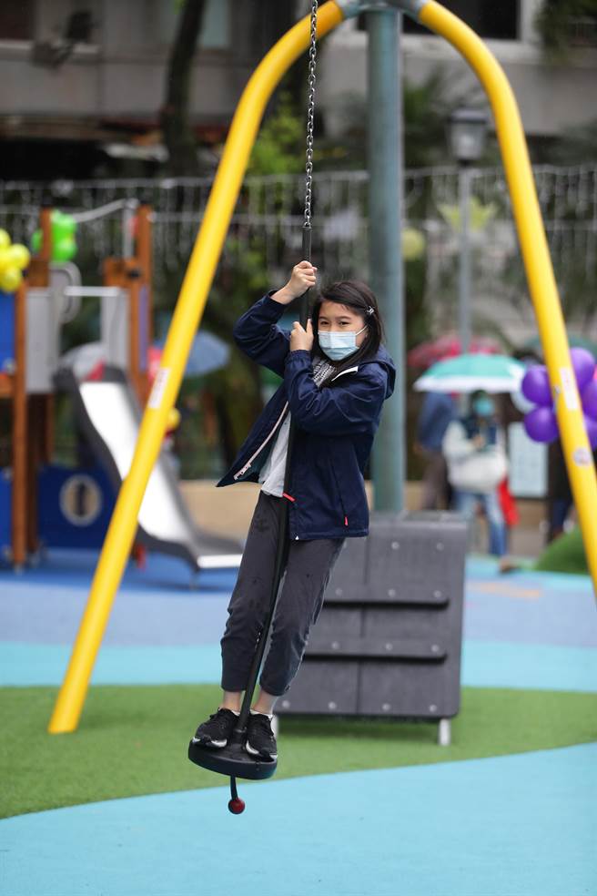 位于新店区北新路的马公小小航海家游戏场，各式游戏器具结合滑轨，溜索及弹跳床，体验不同冒险乐趣，充满了挑战和刺激性，是小朋友的最爱。（季志翔摄）