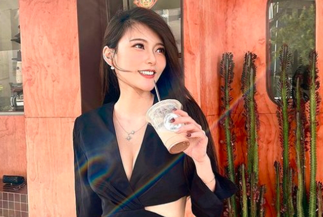 张舒晴有「嫩版高圆圆」封号。（图／取自张舒晴IG）