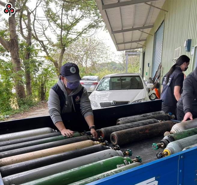 北市警方在桃园新屋、芦竹查获装填笑气的钢瓶426支，加上先前没入的1425支，共计1851支。（本报系资料照）