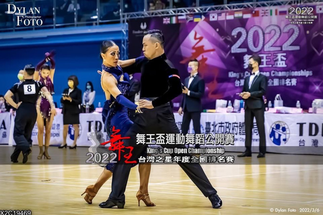 2022舞王盃台北公開賽職業拉丁舞冠軍李仲昊／何柏蓁。（台灣體育運動舞蹈發展協會提供）