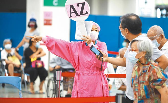 去年夏天，新冠肺炎疫苗一剂难求，现在却打不完，过期就要销毁。（本报资料照片）
