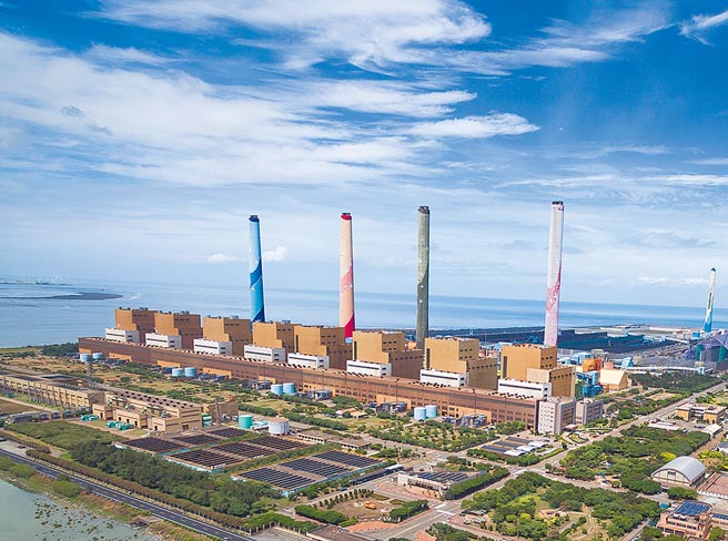 303大停電，產業初估損失恐達上百億。工總理事長王文淵指示由工總集合國內產業領袖及經濟能源專家，為台灣能源政策把脈，將在6個月內提出能源政策建言書。（台電提供／盧金足台中傳真）