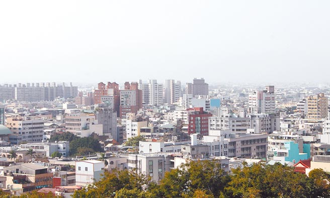 彰化县人口快跌破125万大关，正值推动升格的时机，「留人」政见成了竞选主轴。（吴敏菁摄）