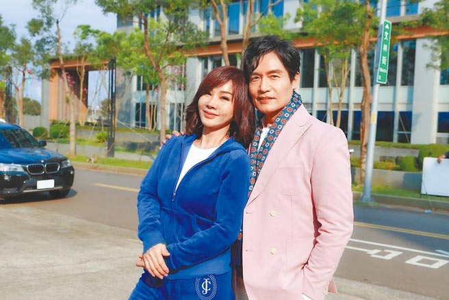 霍正奇（右）回歸，與陳美鳳又有精彩對手戲。（民視提供）