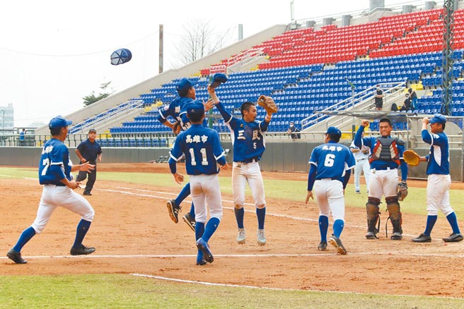 三民高中在4強賽擊敗大溪高中，繼94學年度後再闖高中木棒聯賽冠軍戰。（學生棒聯提供）