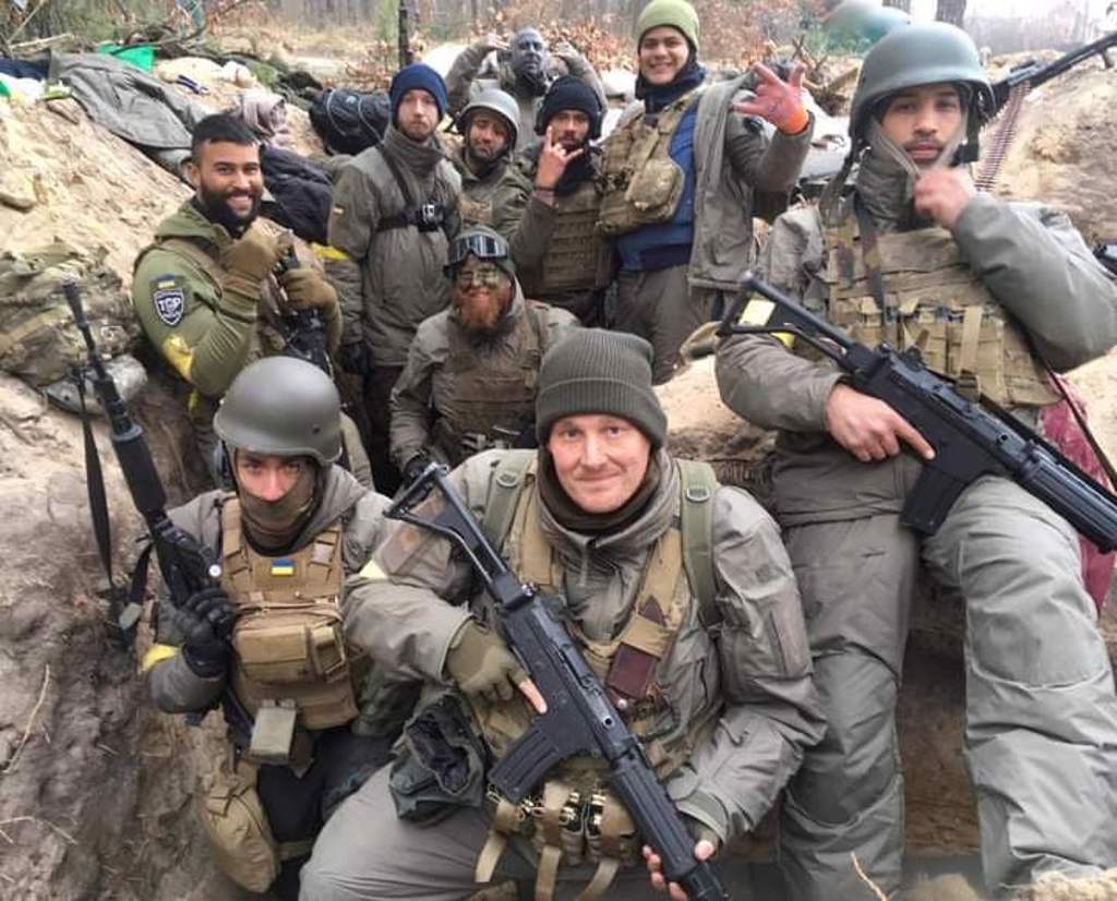 今天凌晨乌克兰陆军在脸书晒出一张外籍战士们的合照，欢庆第一批国际佣兵抵达。图/乌克兰陆军FB(photo:ChinaTimes)