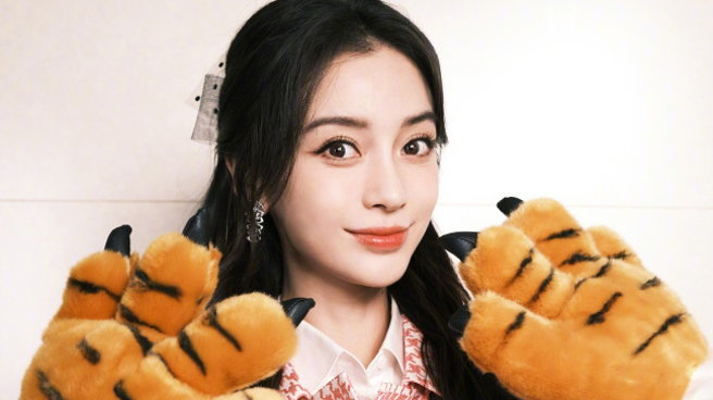 Angelababy被网友爆出飞上海密会富商。（图／微博@Angelababy）