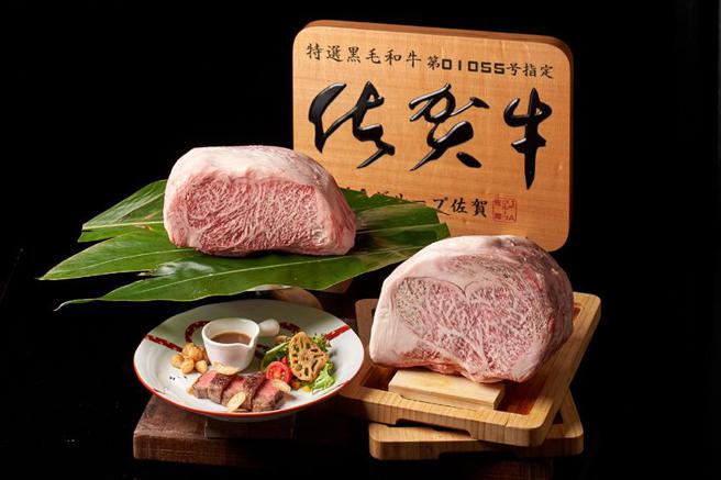（台北美福大饭店引进佐贺A5和牛，油花匀称，肉质鲜嫩，食客可体验舌尖上的东瀛美味。图／美福大饭店提供）